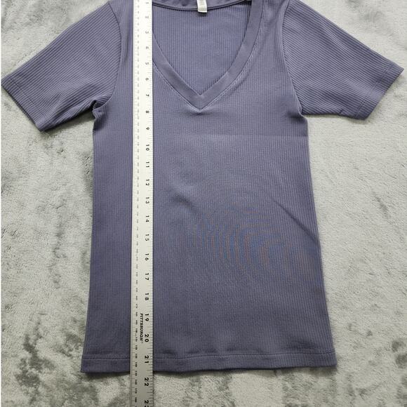 Athleta Renew Seamless V-Neck Tee Size XXS Gray Tempest Violet Ribbed Fitted - Picture 7 of 8